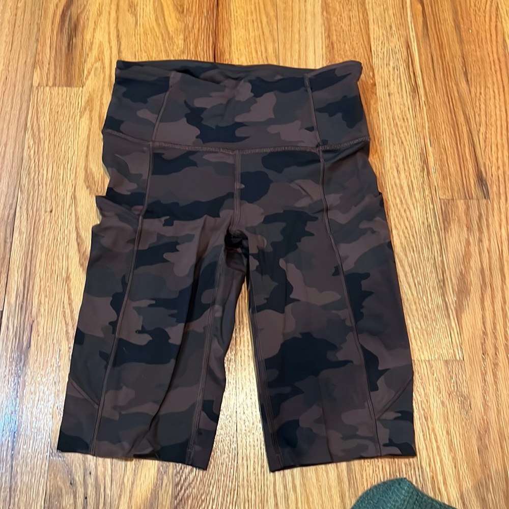 lululemon 10” fast & frees brown camo size 4